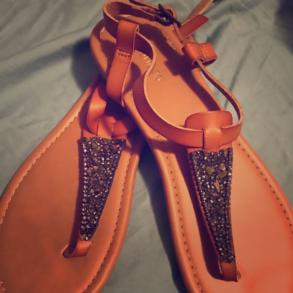 Maurices size 8 sandals